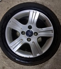 Cerchi in lega 15 e 2 Pneumatici 195/50/R15 Ford Fiesta 08