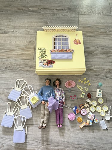 Lotto bambole accessori - e,