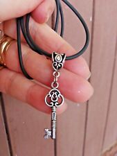 Collana unisex uomo donna ciondolo chiave portafortuna in argento rodiato NUOVA