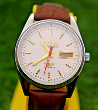 Orologio con quadrante bianco