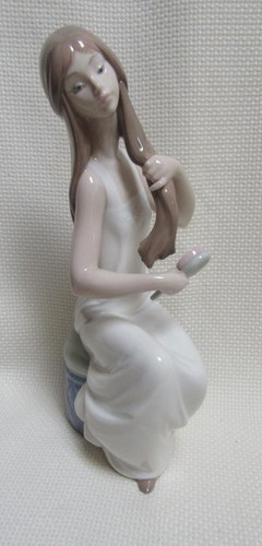 Lladro girl coqueteria - lladro,