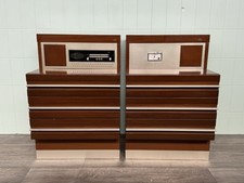 Coppia Di comodini Vintage Italiani Anni 70 Con Radio E Sveglia Incorporati