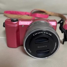 Fotocamera digitale Sony Alpha a5000 rosa con obiettivo 16-50mm -100% funzionante 90% nuova