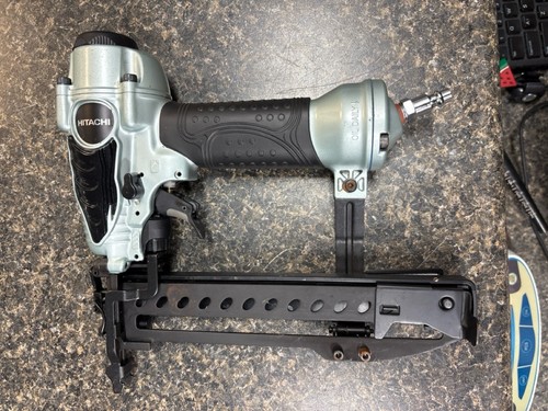 Pistola chiodatrice pneumatica - pistola,