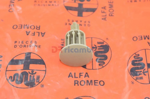 Clip fissaggio beige tappeti - clip,