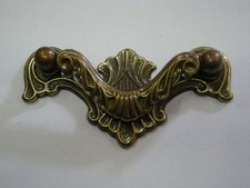 M0430 MANIGLIETTA OTTONE PENDENTE PATINE' 75X40 RESTAURO MOBILE ANTICO VECCHIO