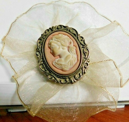 Antica spilla con - ,