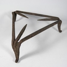 ANTICO TREPPIEDE PORTA PENTOLA TREPIEDE DA CAMINO IN FERRO BATTUTO FORGIATO 1800