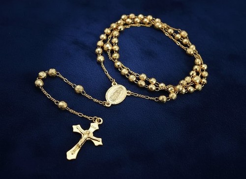 Collana con ciondolo croce