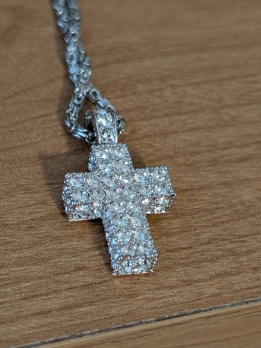 Collana con ciondolo croce