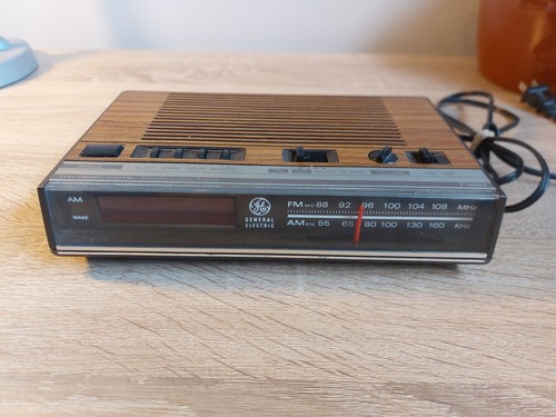 Vintage alarm clock radio - ,