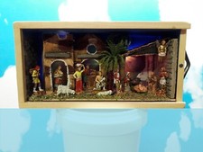 Presepe artigianale, in cassetta 20x10xh8, statue h3,5 con effetto fuoco