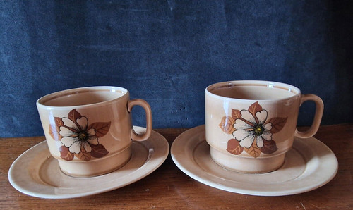 Cups and saucers - cups,