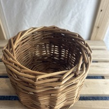 Fioriera vintage in vimini