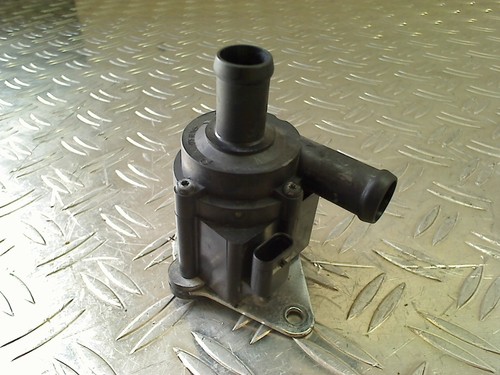 Pompe eau volvo v40 - pompe,