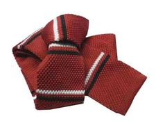 CRAVATTA in Maglia rosso bordeaux TRICOT a righe verticali fini blu bianche