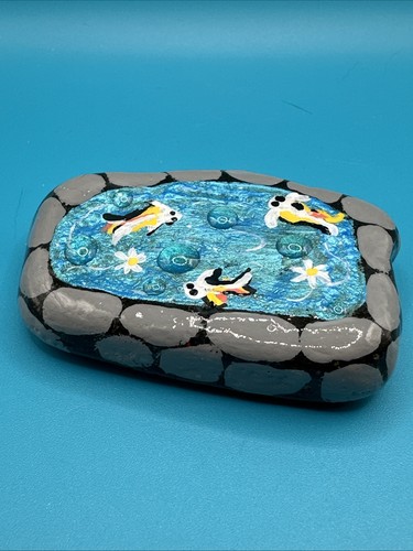 Piccola koi pesce - koi,, laghetto