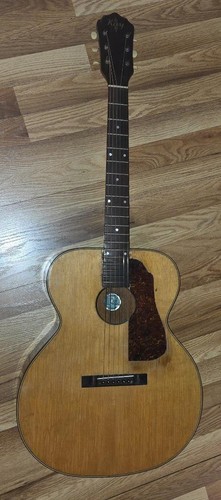 Chitarra acustica flattop
