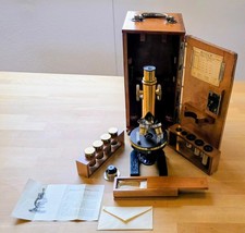 Microscopio in ottone E. Leitz