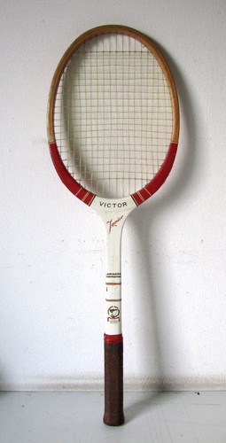 Vecchia racchetta tennis in - vecchia,