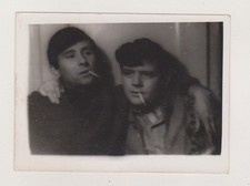 Due giovani uomini belli e