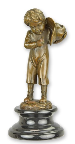 Una scultura bronzo - una,