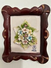 Quadretto in ceramica capodimonte con tecnica in rilievo motivo floreale