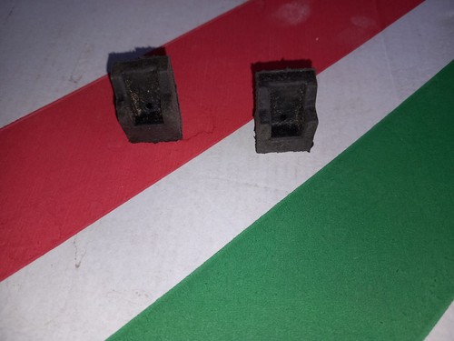 Coppia gommino battuta cofano - gommino,