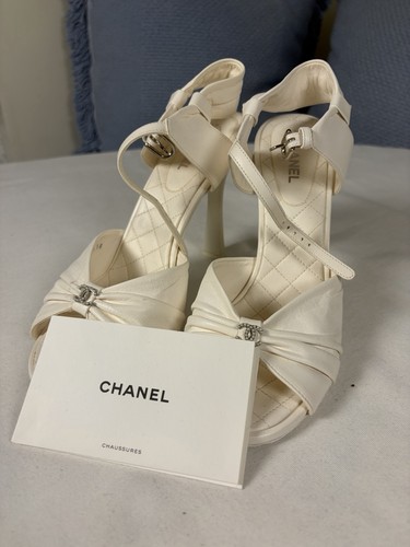 Sandali chanel pelle bianca - in,