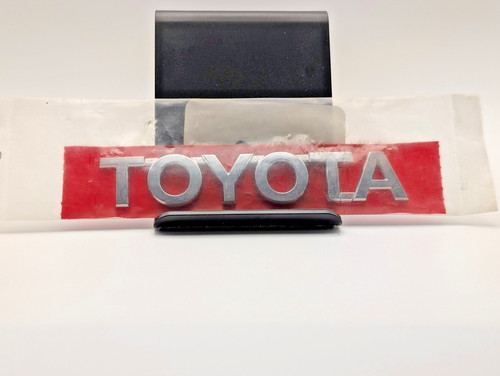 Toyota auris logo nome - logo,