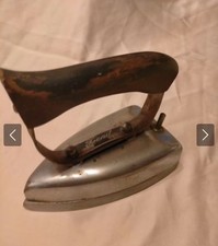 FERRO DA STIRO ELETTRICO