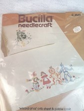 NOS Vintage Bucilla Needlecraft Kit #3545 Set lenzuola e federe per culla Mago di Oz 