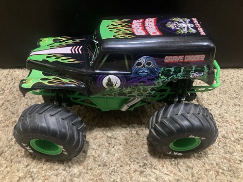 Grave digger monster truck - grave,