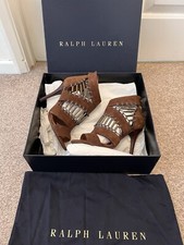Scarpe/tacchi nuovi con