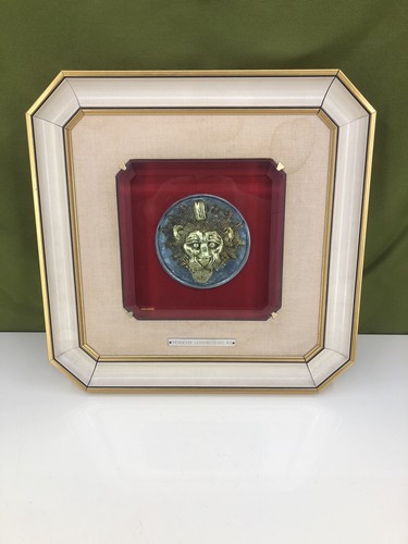 Quadro con pendente protome - a,