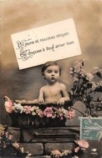 Cartolina Fantasia - Neonato Nel Un Cestino Vimini E Da Fiori " Nouveau