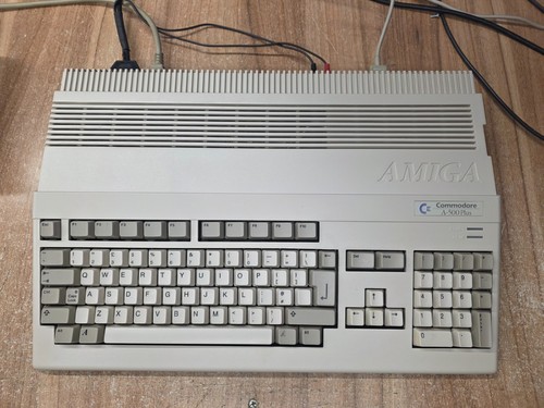 Amiga 500 plus con - 500,