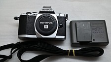 Olympus OM-D E-M5 argento