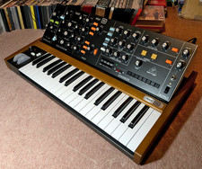 Behringer Poly D
