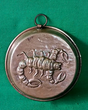 VECCHIA FORMELLA IN RAME BUDINO BUDINIERA DOLCI STAMPO ZODIACALE SCORPIONE. DF3