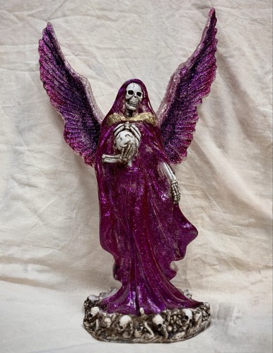 Santa muerte morada con - con, alas