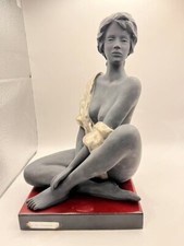 Scultura in ceramica donna