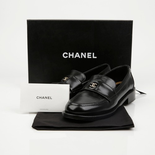 Chanel logo moccasin loafer - chanel,