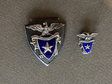 CAI Club Alpino Italiano spilla smaltata + distintivo smaltato Bertoni Milano