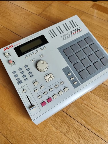 Akai mpc 2000 - akai,