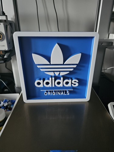 Insegna adidas stampata - stampata, 3d