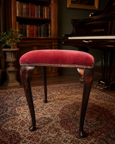 Antico sgabello pianoforte
