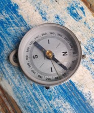 Bussola Tascabile Anni 70 Vintage In Allumino Con Blocca Ago Magnetico 