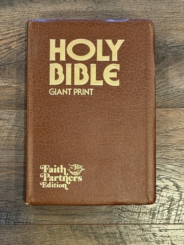 Holy bible giant print faith - giant,