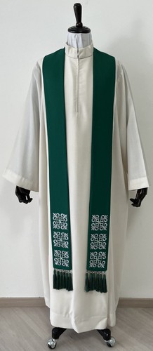 Stola verde fiammato con croce